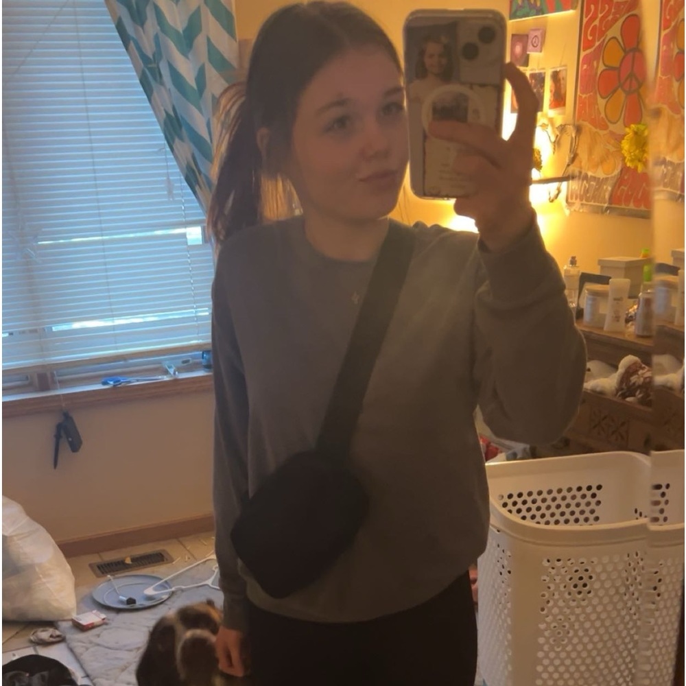Meet your Posher, Adrianne